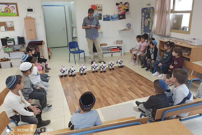 עפולה: הרובוטים נחתו בגני הילדים